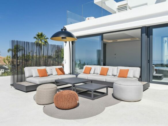 🏠🌴 Modern villa in El Paraíso with stunning sea views