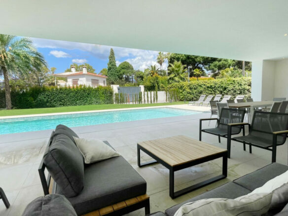 For sale 🏡 Modern 5B Villa in Marbella’s Golden Mile 🏝️