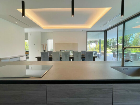For sale 🏡 Modern 5B Villa in Marbella’s Golden Mile 🏝️