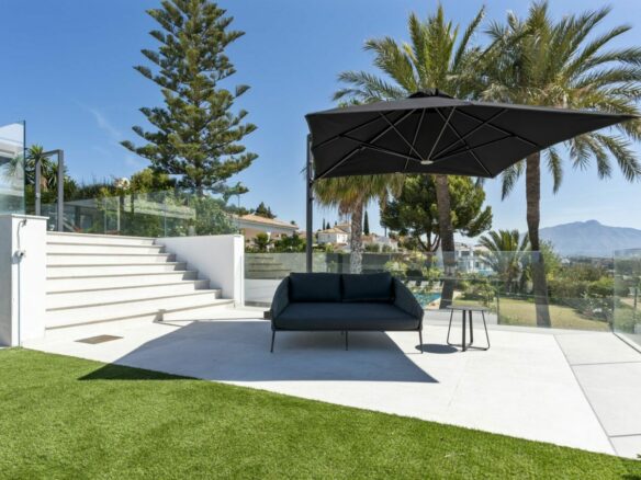 🏠🌴 Modern villa in El Paraíso with stunning sea views
