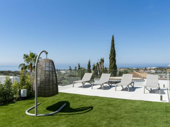 🏠🌴 Modern villa in El Paraíso with stunning sea views