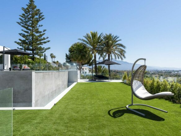 🏠🌴 Modern villa in El Paraíso with stunning sea views