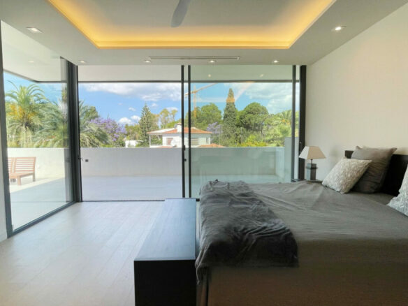 For sale 🏡 Modern 5B Villa in Marbella’s Golden Mile 🏝️