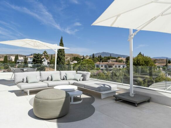 🏠🌴 Modern villa in El Paraíso with stunning sea views