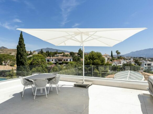 🏠🌴 Modern villa in El Paraíso with stunning sea views