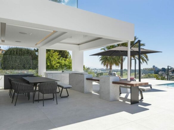🏠🌴 Modern villa in El Paraíso with stunning sea views