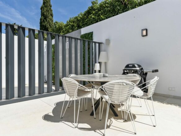 🏠🌴 Modern villa in El Paraíso with stunning sea views