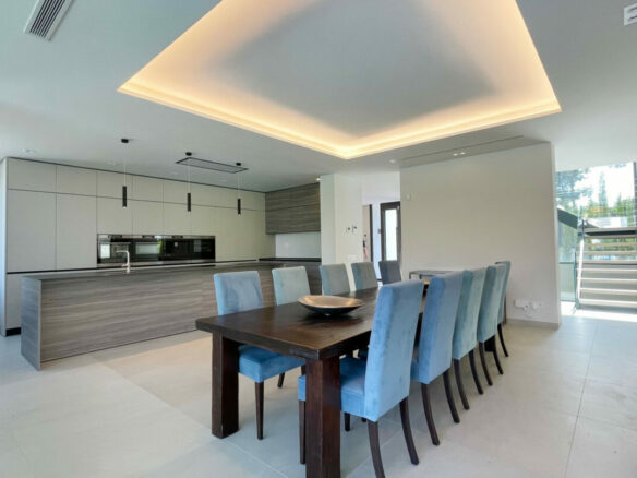 For sale 🏡 Modern 5B Villa in Marbella’s Golden Mile 🏝️
