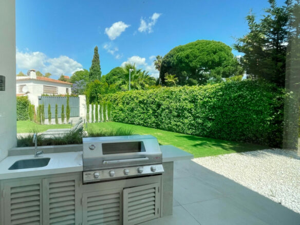 For sale 🏡 Modern 5B Villa in Marbella’s Golden Mile 🏝️