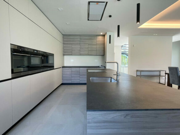 For sale 🏡 Modern 5B Villa in Marbella’s Golden Mile 🏝️
