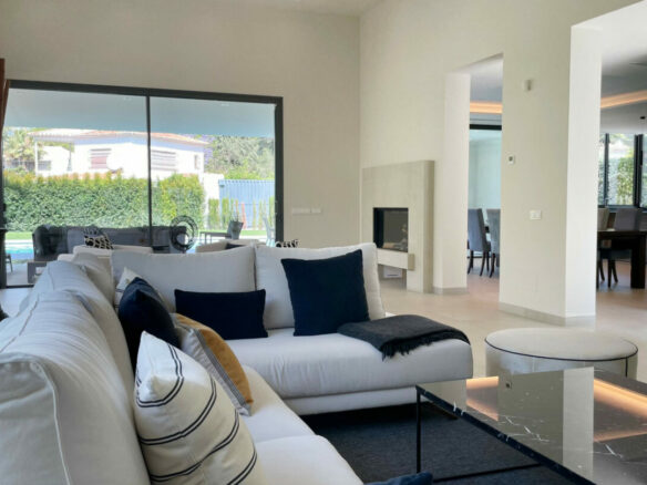 For sale 🏡 Modern 5B Villa in Marbella’s Golden Mile 🏝️