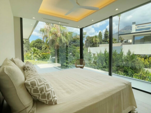 For sale 🏡 Modern 5B Villa in Marbella’s Golden Mile 🏝️