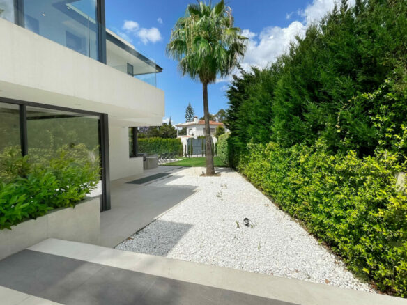 For sale 🏡 Modern 5B Villa in Marbella’s Golden Mile 🏝️