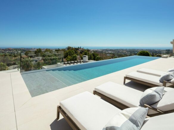 For sale 🏡 Modern 5B Villa in Marbella’s Golden Mile 🏝️
