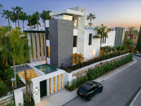 🏡 SOLD: Spectacular Modern Villa in Nueva Andalucia 🏖️✨
