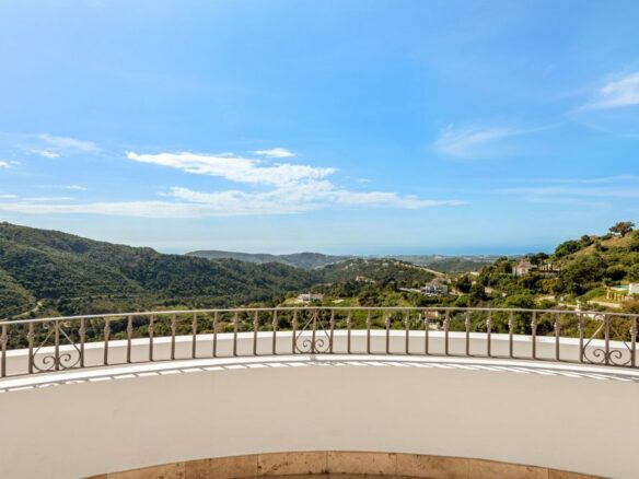 🔻 Reduced Price – For Sale 🏠 Villa Shangri-La – Monte Mayor | Benahavis 🌟