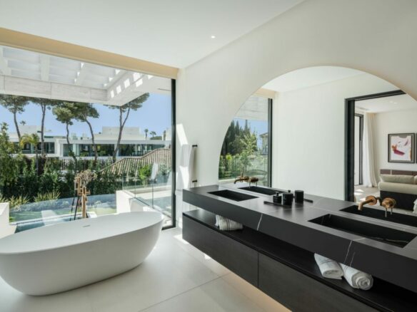 🏡 SOLD: Spectacular Modern Villa in Nueva Andalucia 🏖️✨