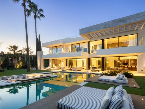 🏡 SOLD: Spectacular Modern Villa in Nueva Andalucia 🏖️✨