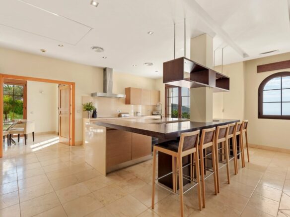 🔻 Reduced Price – For Sale 🏠 Villa Shangri-La – Monte Mayor | Benahavis 🌟