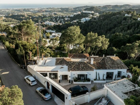 Turnkey Spa-Inspired Villa for Sale in El Madroñal, Benahavís 🌲🏡🌊