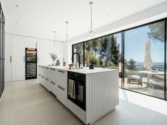 Turnkey Spa-Inspired Villa for Sale in El Madroñal, Benahavís 🌲🏡🌊
