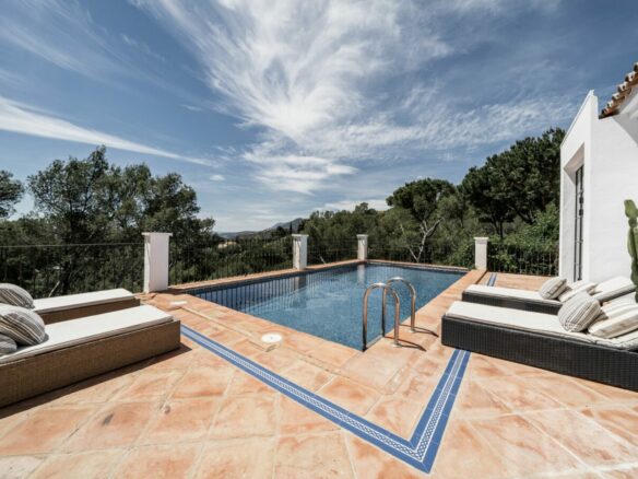 Turnkey Spa-Inspired Villa for Sale in El Madroñal, Benahavís 🌲🏡🌊