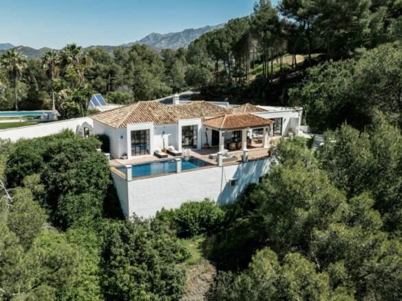 Turnkey Spa-Inspired Villa for Sale in El Madroñal, Benahavís 🌲🏡🌊