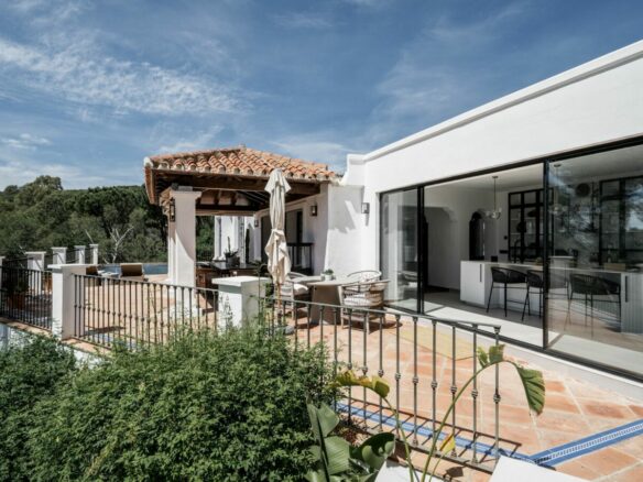 Turnkey Spa-Inspired Villa for Sale in El Madroñal, Benahavís 🌲🏡🌊