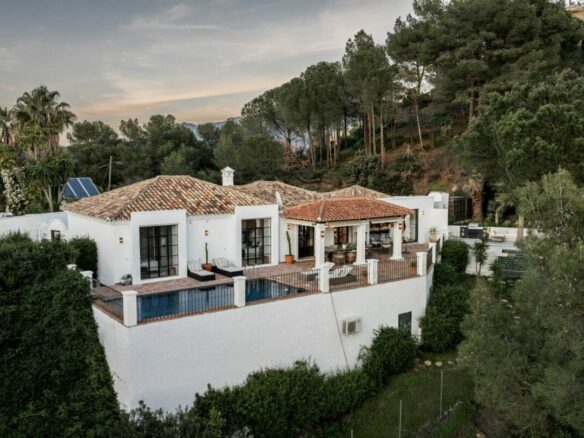 Turnkey Spa-Inspired Villa for Sale in El Madroñal, Benahavís 🌲🏡🌊