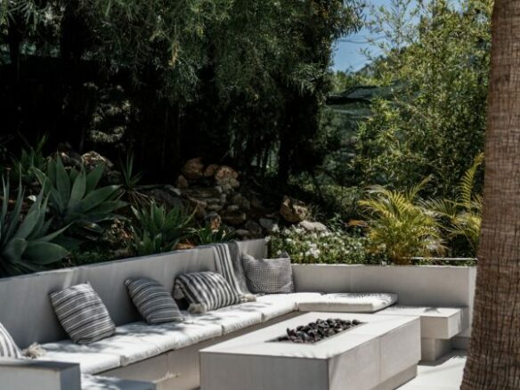 Turnkey Spa-Inspired Villa for Sale in El Madroñal, Benahavís 🌲🏡🌊