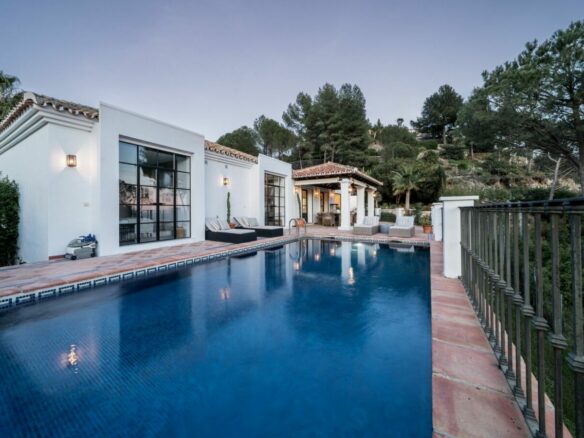 Turnkey Spa-Inspired Villa for Sale in El Madroñal, Benahavís 🌲🏡🌊