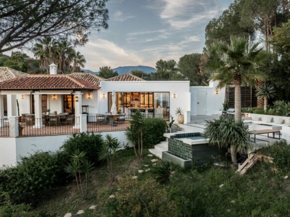 Turnkey Spa-Inspired Villa for Sale in El Madroñal, Benahavís 🌲🏡🌊