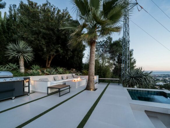Turnkey Spa-Inspired Villa for Sale in El Madroñal, Benahavís 🌲🏡🌊