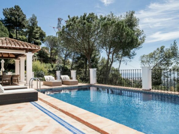 Turnkey Spa-Inspired Villa for Sale in El Madroñal, Benahavís 🌲🏡🌊