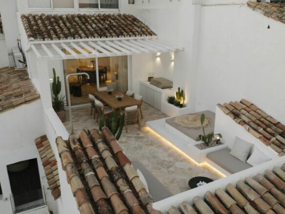 🏖️ For Sale: ✨ Turnkey 3-Bed Penthouse in Puerto Banús with Stunning Sea Views! 🌊