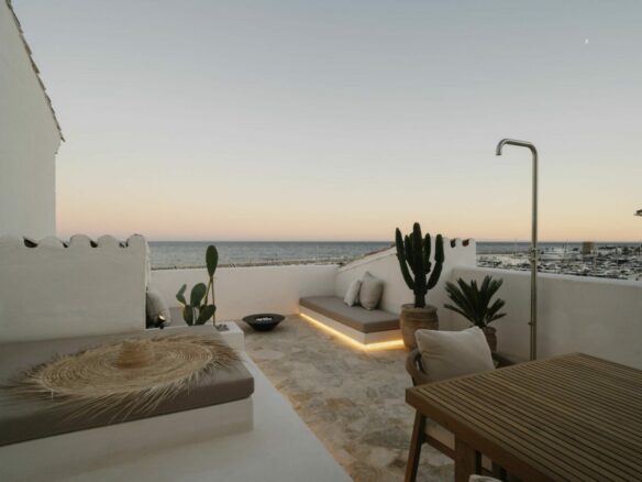 🏖️ For Sale: ✨ Turnkey 3-Bed Penthouse in Puerto Banús with Stunning Sea Views! 🌊