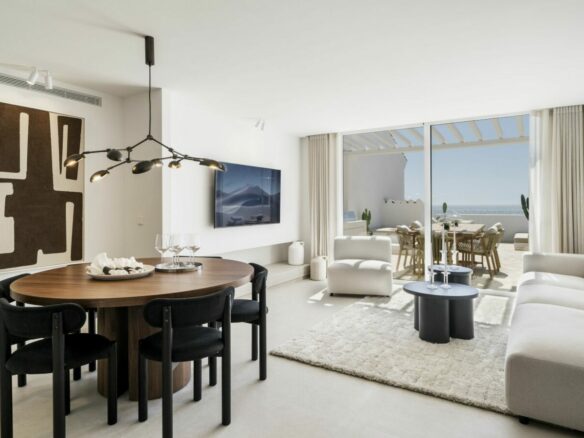 🏖️ For Sale: ✨ Turnkey 3-Bed Penthouse in Puerto Banús with Stunning Sea Views! 🌊