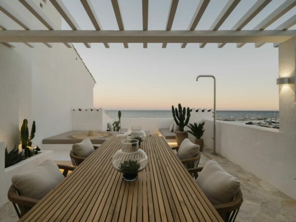🏖️ For Sale: ✨ Turnkey 3-Bed Penthouse in Puerto Banús with Stunning Sea Views! 🌊