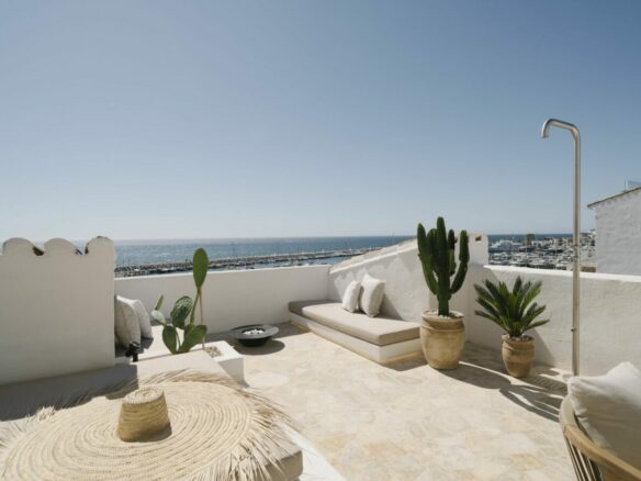 🏖️ For Sale: ✨ Turnkey 3-Bed Penthouse in Puerto Banús with Stunning Sea Views! 🌊