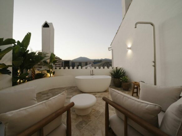 🏖️ For Sale: ✨ Turnkey 3-Bed Penthouse in Puerto Banús with Stunning Sea Views! 🌊