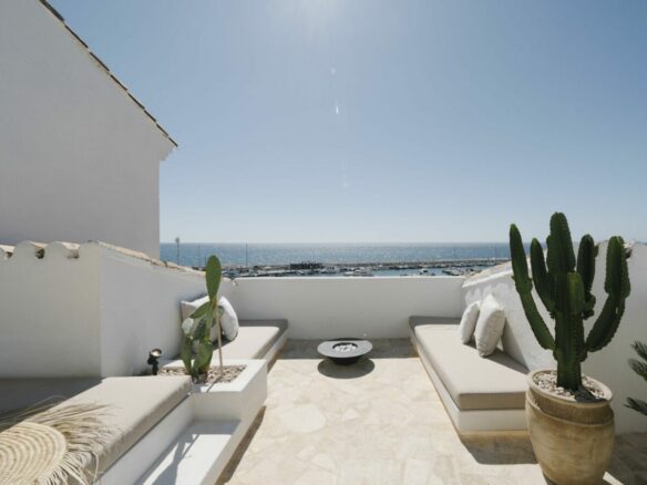 🏖️ For Sale: ✨ Turnkey 3-Bed Penthouse in Puerto Banús with Stunning Sea Views! 🌊