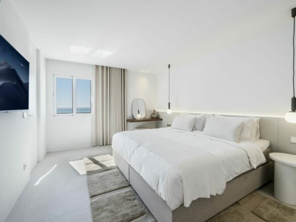 🏖️ For Sale: ✨ Turnkey 3-Bed Penthouse in Puerto Banús with Stunning Sea Views! 🌊