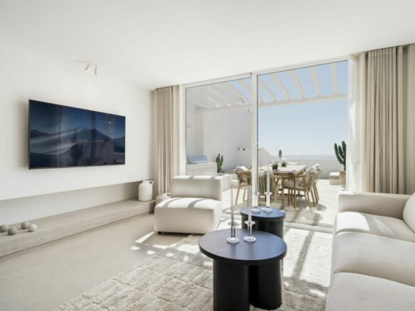 🏖️ For Sale: ✨ Turnkey 3-Bed Penthouse in Puerto Banús with Stunning Sea Views! 🌊