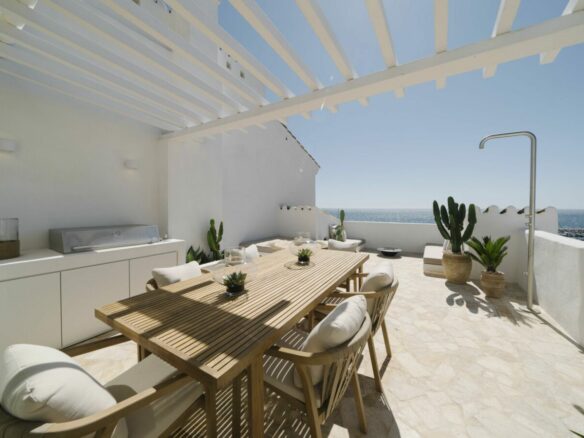 🏖️ For Sale: ✨ Turnkey 3-Bed Penthouse in Puerto Banús with Stunning Sea Views! 🌊