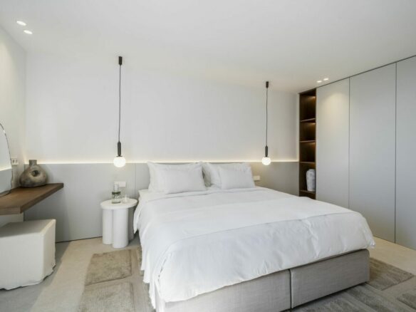 🏖️ For Sale: ✨ Turnkey 3-Bed Penthouse in Puerto Banús with Stunning Sea Views! 🌊
