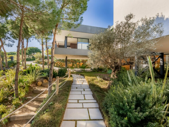 For Sale: Award-Winning Modern Villa 🏡 in Sotogrande – Sea Views