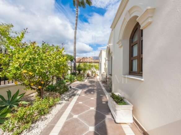 For sale Amazing & Unique Hilltop Estate just 3 minutes from Laguna Beach