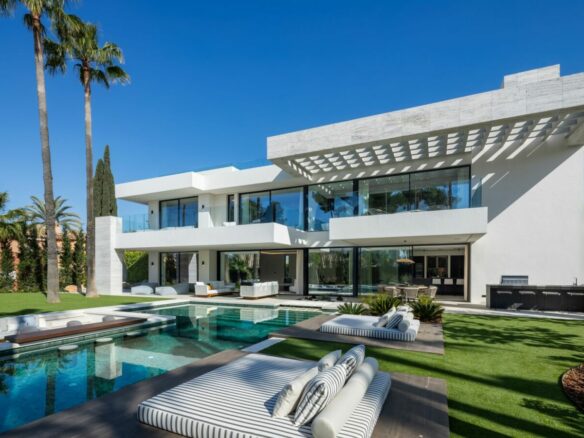 🏡 SOLD: Spectacular Modern Villa in Nueva Andalucia 🏖️✨