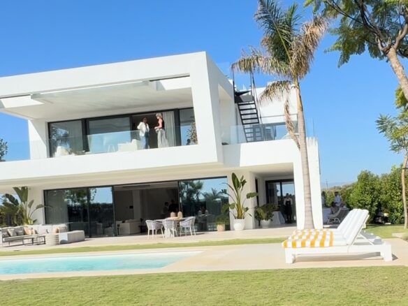 For sale 🌟 Contemporary 5-Bedroom Villa in Marbella’s Golden Mile 🌟