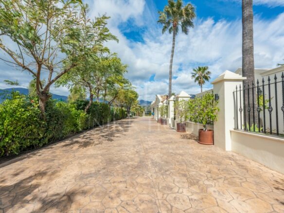 For sale Amazing & Unique Hilltop Estate just 3 minutes from Laguna Beach